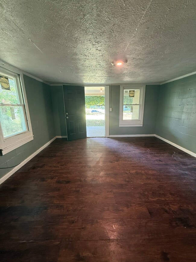 Photo - 1011 1/2 Clydesdale Ave