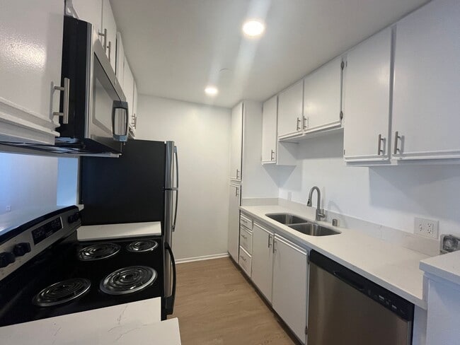 Photo - 6310 Sylmar Ave