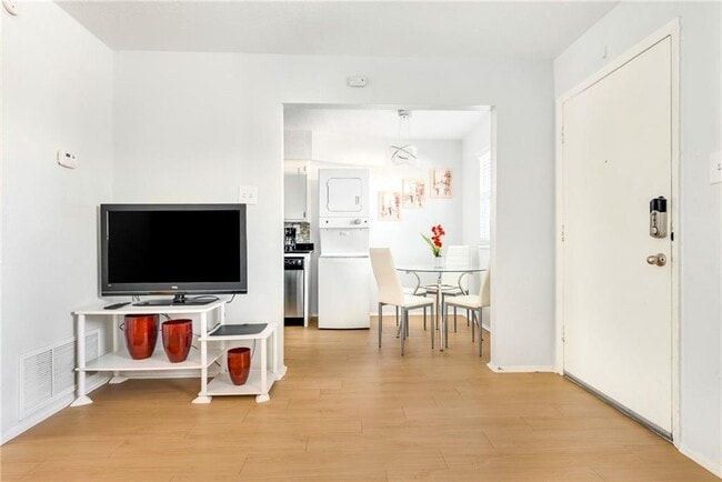 Photo - 2401 Manor Rd Unit 209