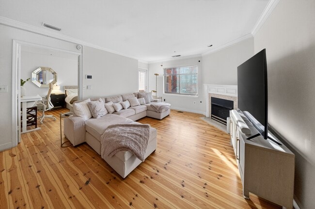 Photo - 1050 N Stuart St