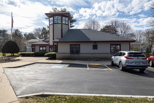 206 Amesbury St Lawrence, MA - Amesbury Gardens