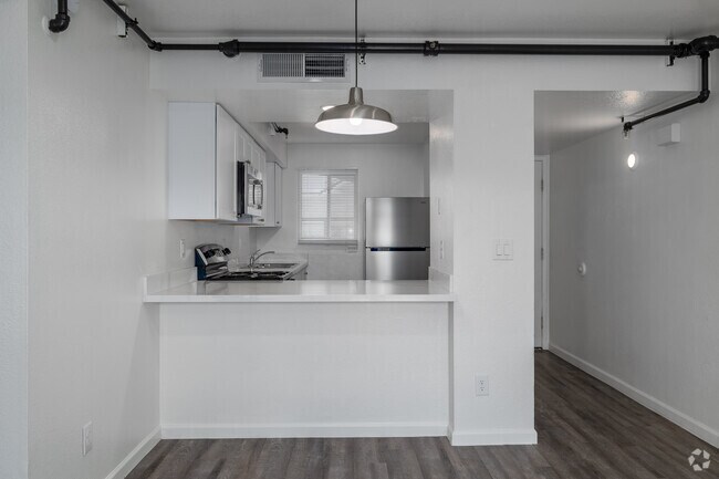 2 habitaciones, 1 baño - 775 pies cuadrados - Cocina - Meadow Park Apartments