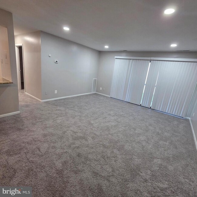 Building Photo - 10108 Campus Way S Unit 202-3C