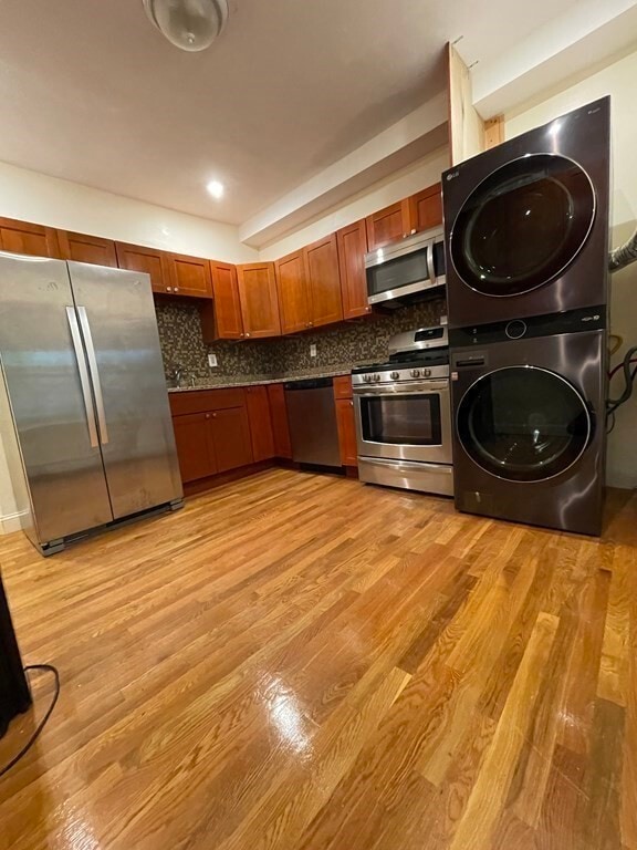 Building Photo - 45 School St Unit 3 Rental