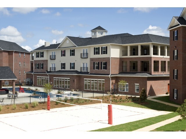 Building Photo - Yugo Fort Wayne Arch Rental