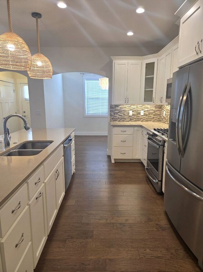 Photo - 479 E Hersey St