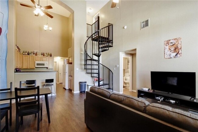 Photo - West Campus Complex For Lease Aug 2026! Unit All