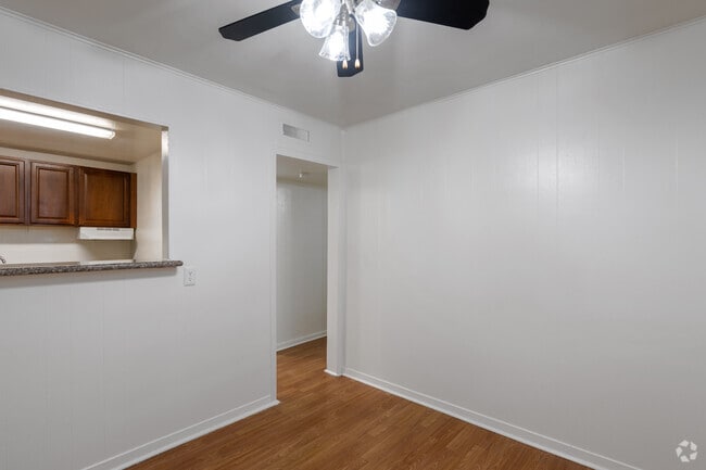 2BR, 1BA - 600SF