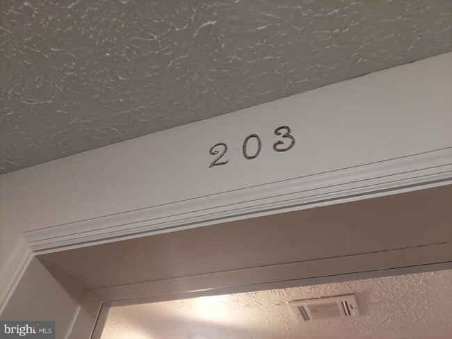 Building Photo - 13107 Briarcliff Terrace Unit 2-203
