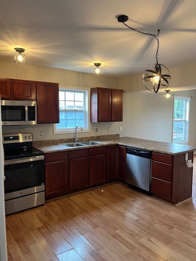 Photo - Spacious 2 Bed, 2.5 Bath Townhome in Peaceful Southwest Bloomington