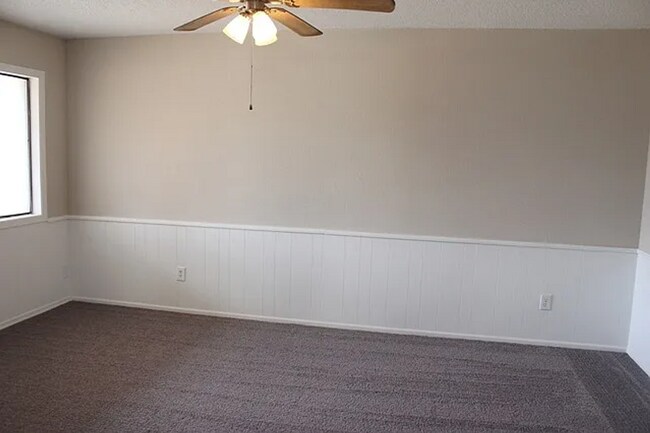 Photo - Spacious 3 bedroom duplex close to McConne... House