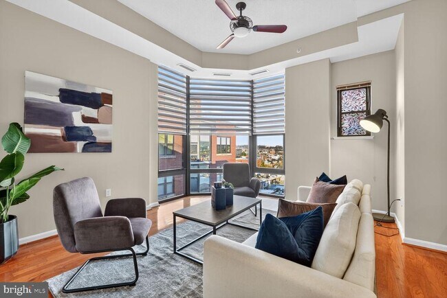 Building Photo - 1390 Kenyon St NW Unit 813