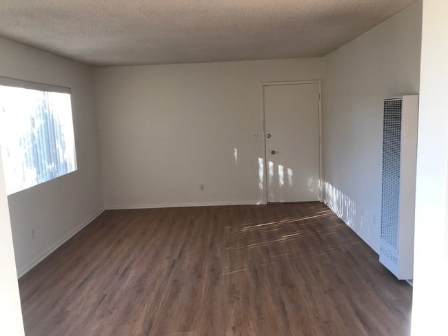 Living room - 2201 Curtis Ave Unidad D