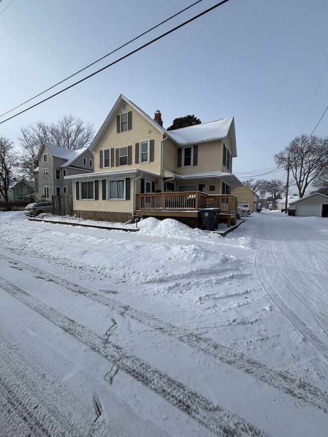 Building Photo - 814 16th St S Unit 814 upper