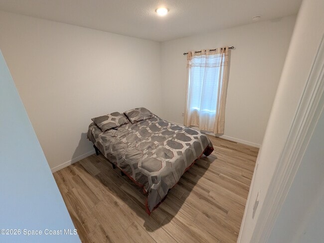 Photo - 559 Oldenberg St SW