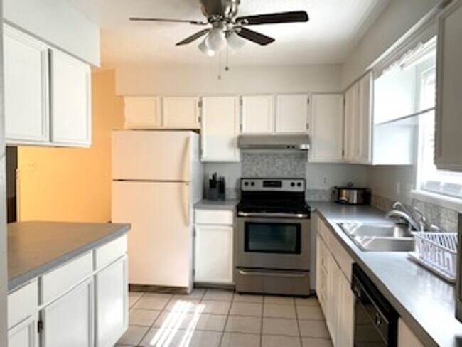 Photo - Beautiful  3 bedroom, 2 bath home with 2 c...