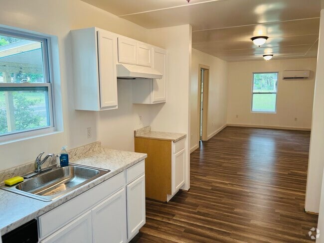 Building Photo - 483 SE Margaret Dr Rental