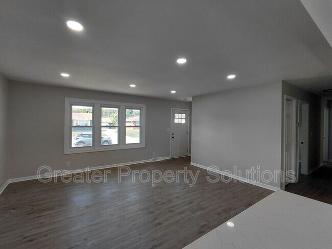 Photo - 5625 Grant St