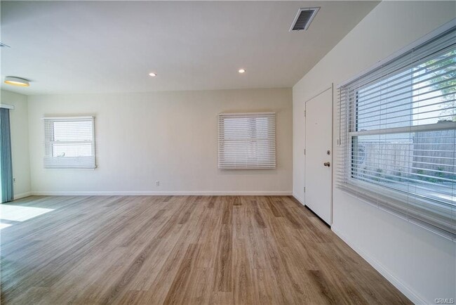 Photo - 926 Manhattan Beach Blvd Unit B