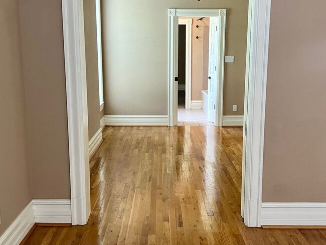 Building Photo - 2 Bedroom Condo in Shaw Available to Rent