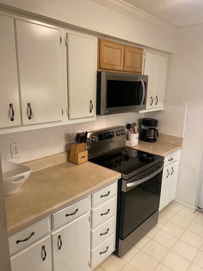 Building Photo - 210 Summit Ridge Dr Unit Green Hills 1 bed 1 bath