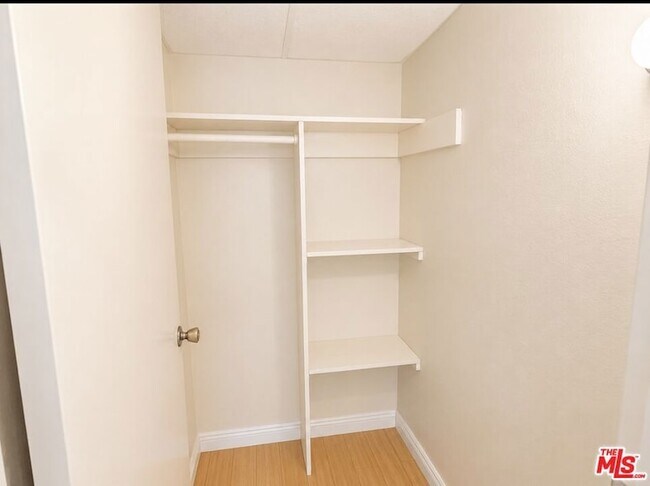 Photo - 13406 Moorpark St Unit 102