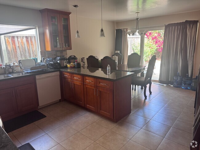 Building Photo - 1571 Lyle Dr Rental
