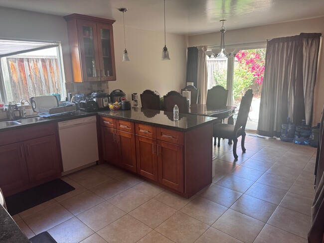Building Photo - 1571 Lyle Dr Rental