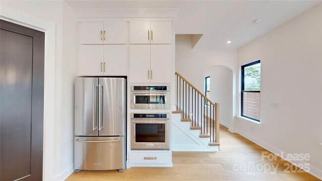 Photo - 313 E Peterson Dr