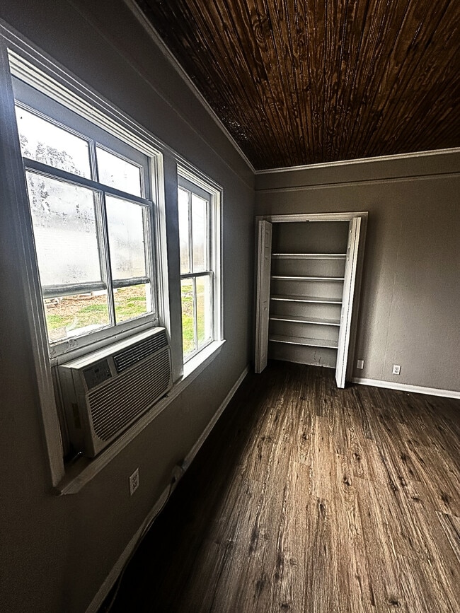 Photo - 408 E Michigan St