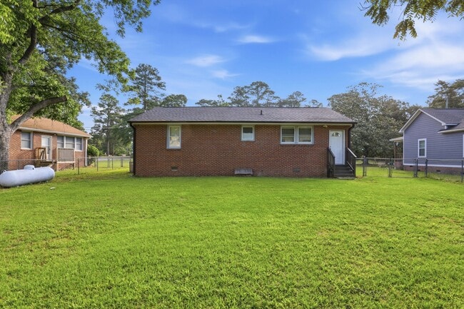 Photo - 611 Forest Knolls Rd