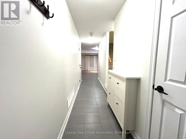 Photo - 120 Parkinson Crescent