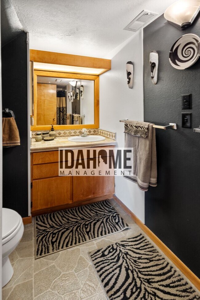 1045 Sagewood Pl Unit Lower