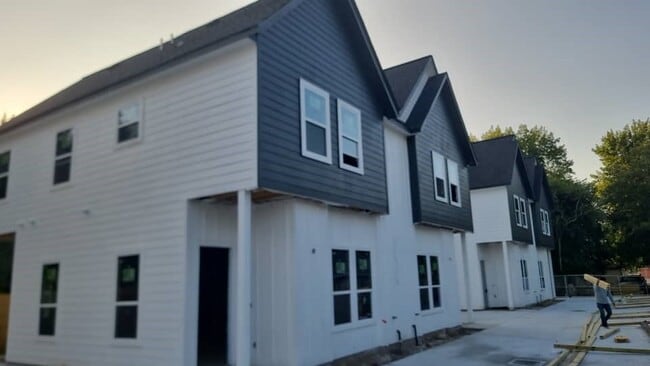 Photo - 5126 Clover St
