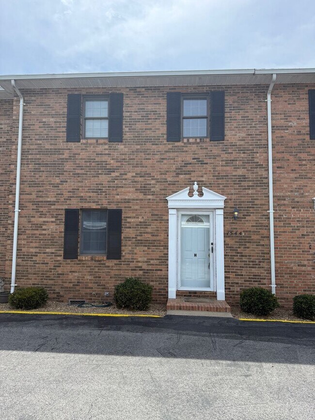 Photo - Charming All-Brick Condo in the Heart of Kingsport.