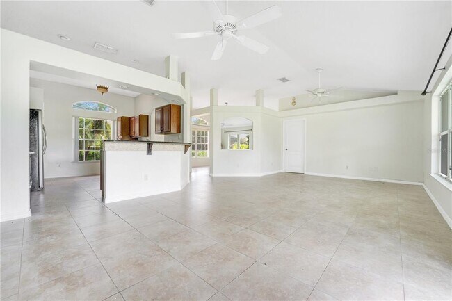 Photo - 4390 King Edward Dr