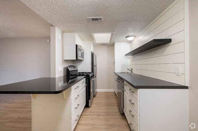 1BR, 1BA - 598SF - The Chelsea