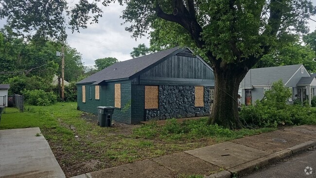Building Photo - 768 Dallas St Rental