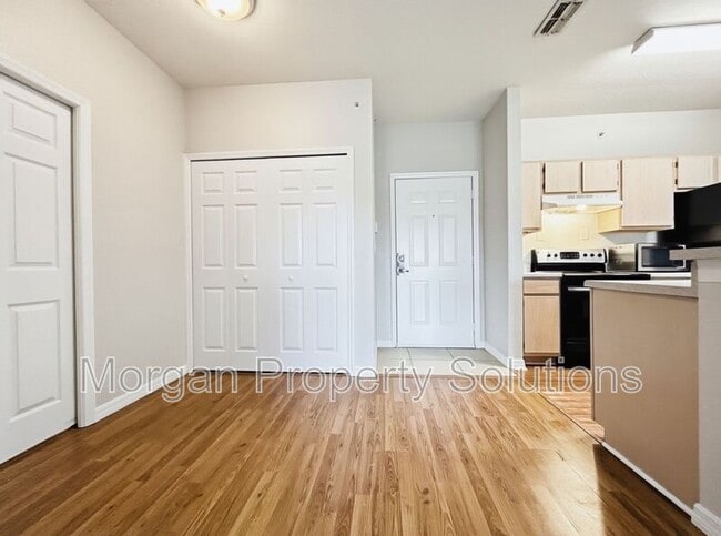 Photo - 5463 Vineland Rd Unit 5305