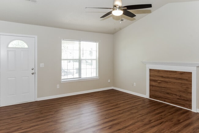 Photo - 112 Fox Chase Trail