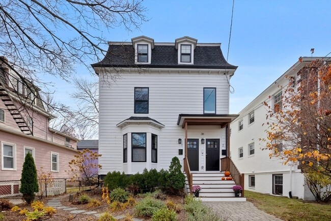 Building Photo - 38 Chester St Unit 1