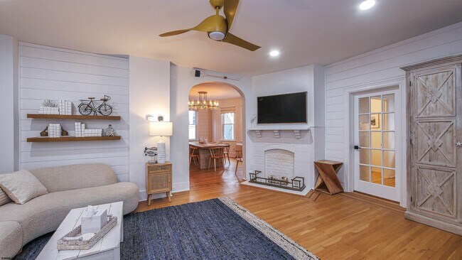 21 S Vassar Square