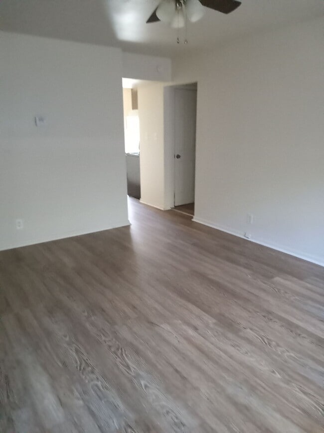 Photo - 913 Summit St Unit 01