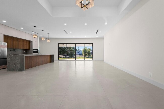 Photo - 621 NW 42nd Ave