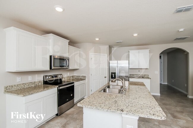 681 Old Country Rd S E