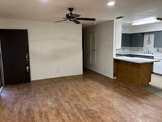 Photo - 1025 W Terry St