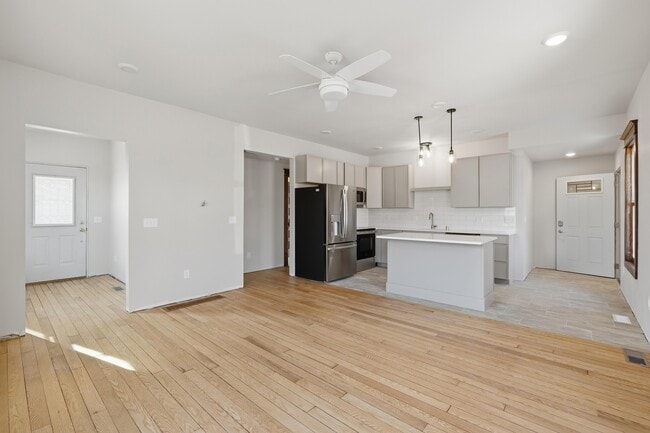 Photo - 808 W Main St