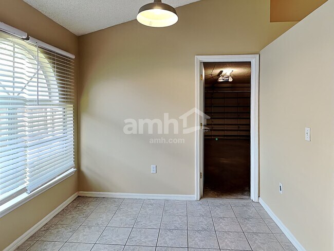 Photo - 2911 St James Ln