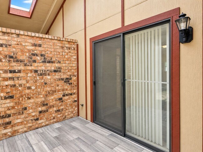 1021-1023 Vera Court