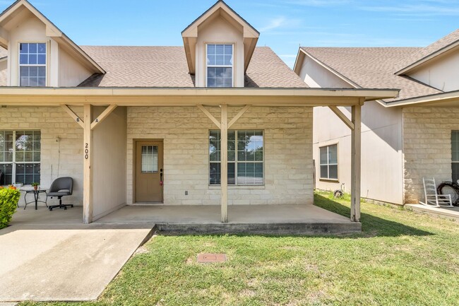 Building Photo - 200 Sandstone Dr Unit A